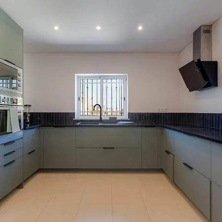 بيت للعطل With Pool In Residential Area